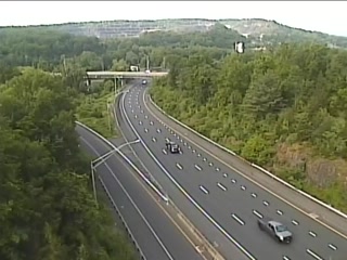 Traffic Cam CAM 52 New Britain I-84 EB W/O Exit 36 - North Mountain Rd. - Eastbound